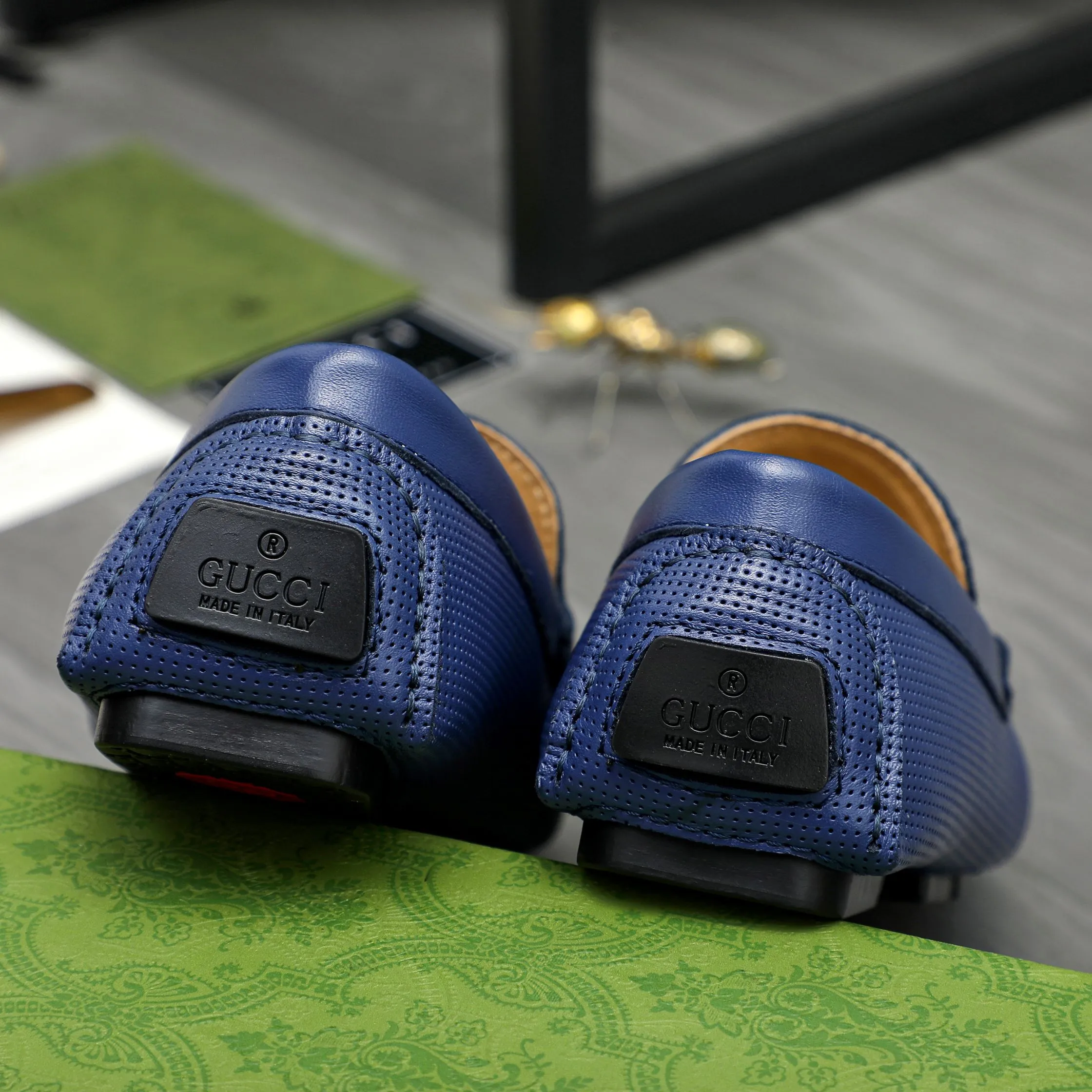 Men's shoes 💰p420 Product trademark: GUCCI (Gucci) casual slip-on men's shoes Regular size: 38-44 Product materials: Selected hollow cowhide upper, sheepskin lining, rubber outsole